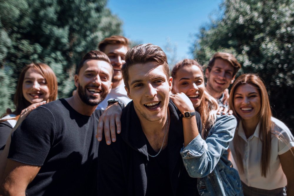 Historia i znaczenie imienia Edward – pochodzenie, daty imienin oraz znane postaci