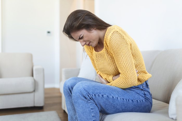 Jakie schorzenia mogą objawiać się bólem w okolicy żołądka?